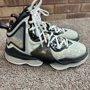 Nike LeBron 19 Royalty Leopard White Gold Black CZ0203-100 Mens Size 8.5 XIX